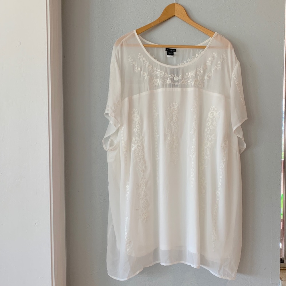Torrid White Chiffon Embroidered Blouse size 5